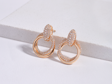 Aretes en oro amarillo 18k con colgadores entrelazadas con brillantes For Cheap